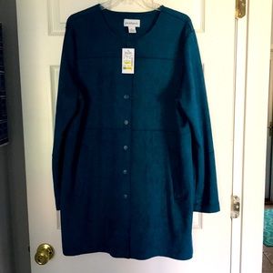 Soft suade like fabric, 36” long, 2 pockets, great spring jacket